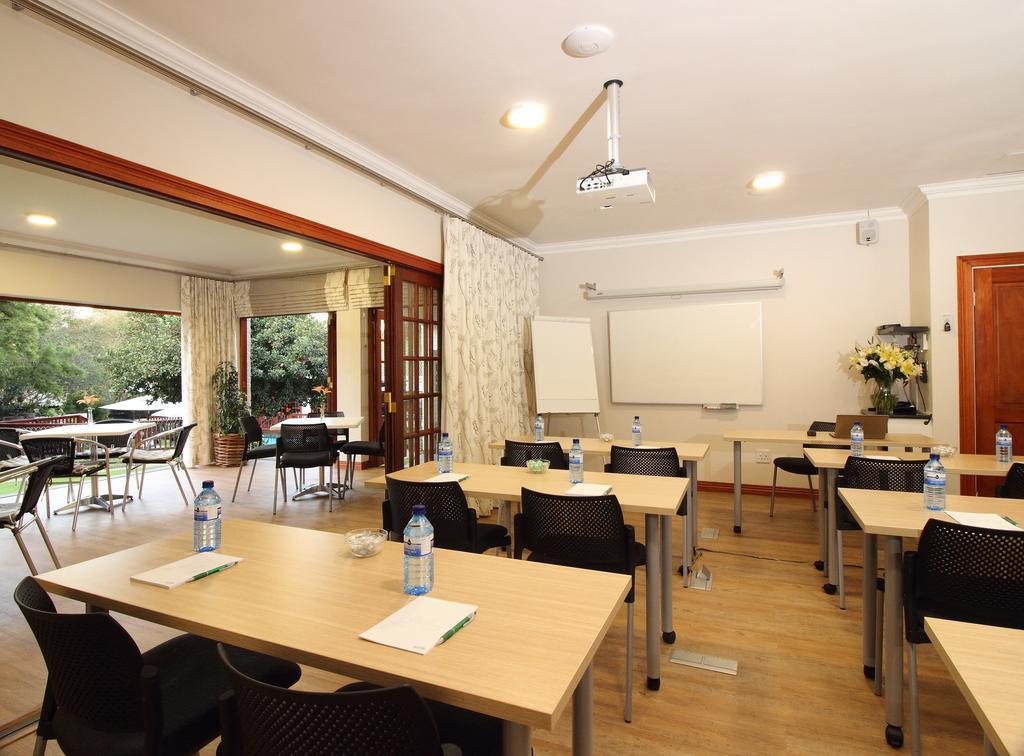 요하네스버그 리보니아 프리미어 로지 B&B 외부 사진